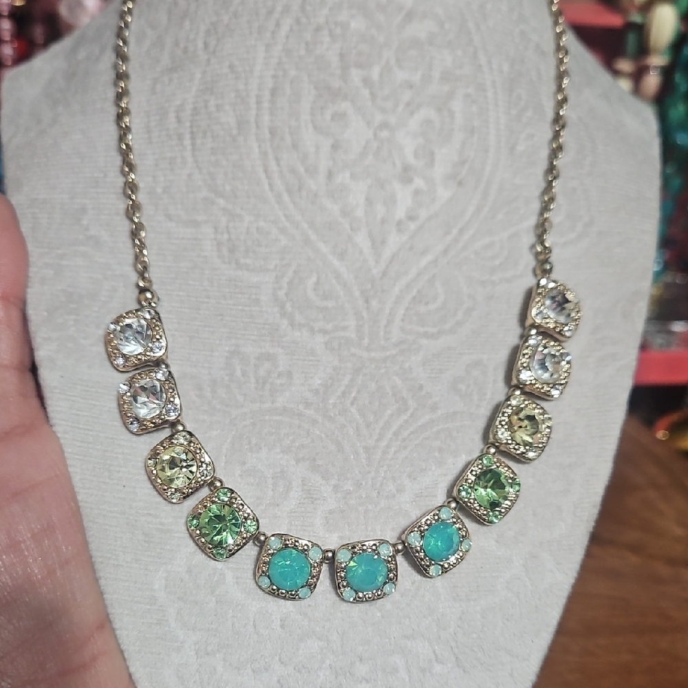 Elegant Gold and Green Glass Necklace